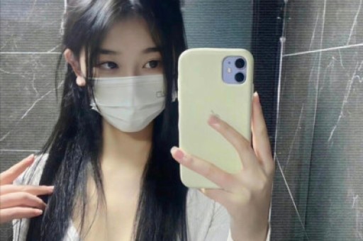 三观炸裂！44岁李小璐五一曝美照网友：像包容成龙一样包容她