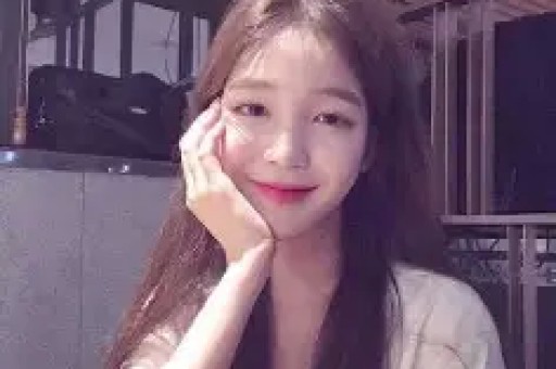 文章疑似新恋情曝光与美女约会同回住处隔天开车送美女乘高铁